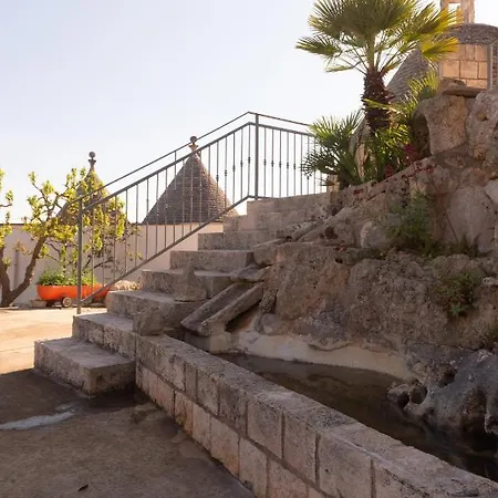 Trullo Magnolia Ostuni