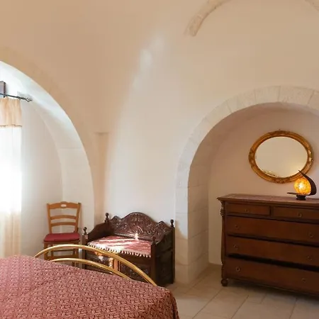 Trullo Magnolia Ostuni